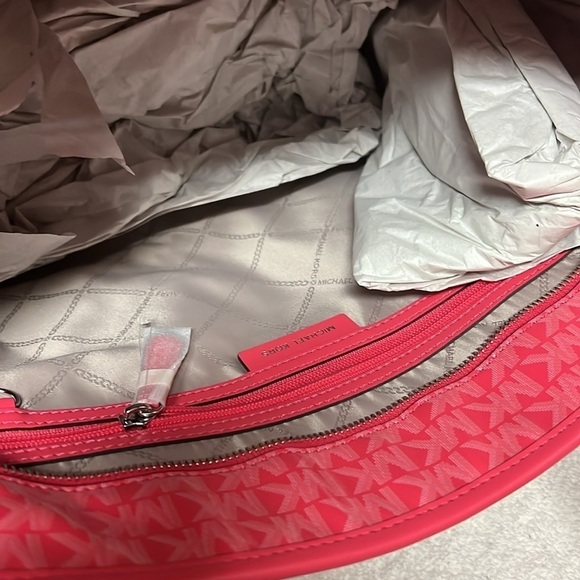 MICHAEL MICHAEL KORS Logo Carter Large Top Zip Tote Bag in Geranium - Picture 7 of 8